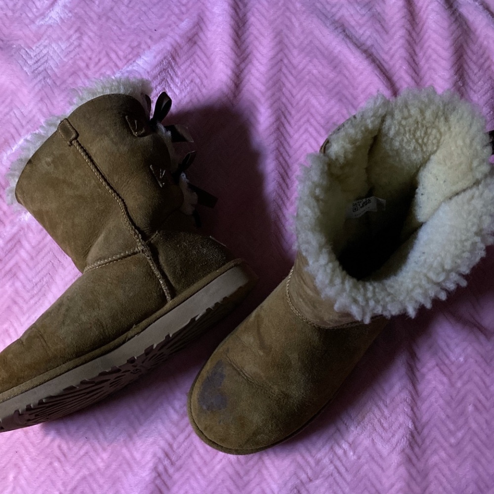 uggs w/bows